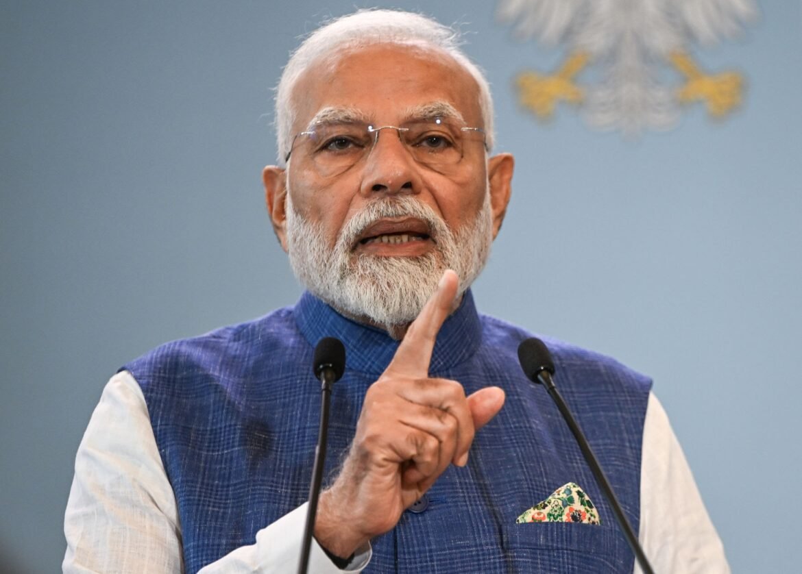 वंदे मातरम' पर बहस: पीएम मोदी ने लिया जिन्ना-नेहरू का नाम, प्रियंका गांधी बोलीं- देश का ध्यान भटकाया जा रहा